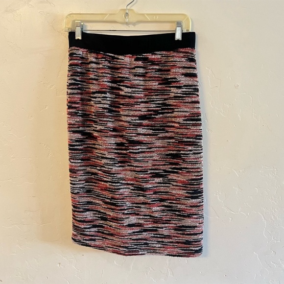 Gilli Red & Black Woven Mixed Media Pencil Skirt Medium - Picture 1 of 10